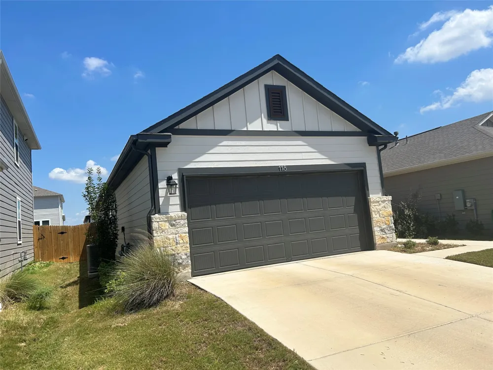 118 Two Bits Lane Elgin, TX 78621