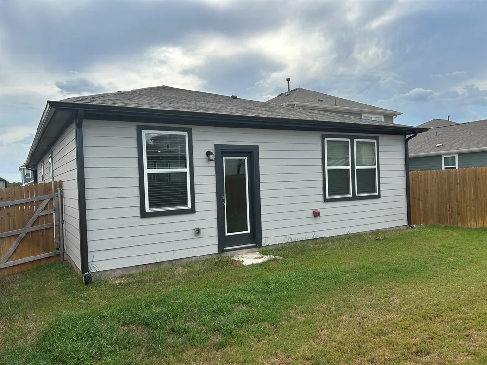 118 Two Bits Lane Elgin, TX 78621