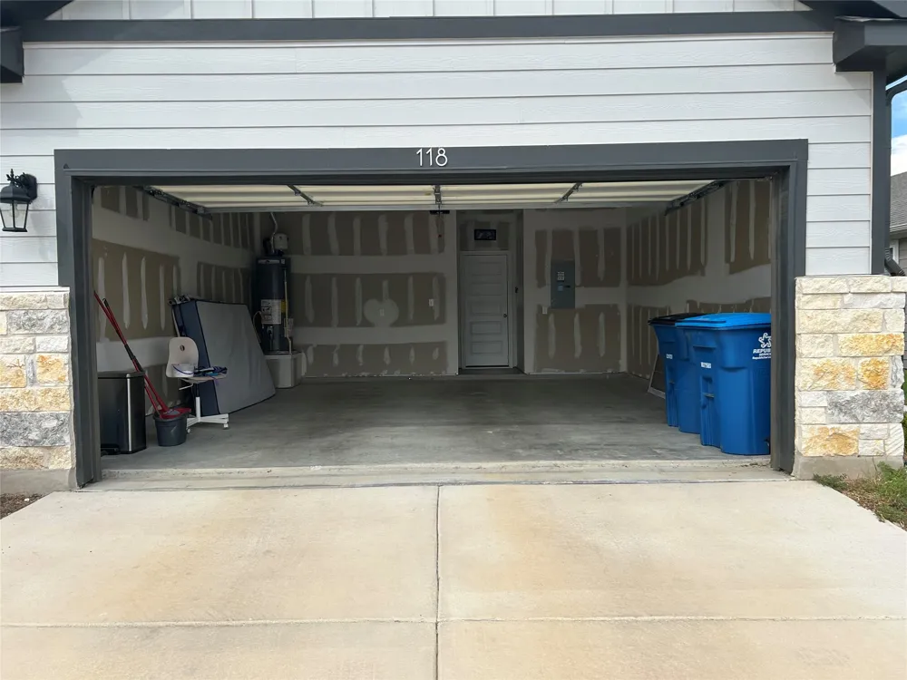 118 Two Bits Lane Elgin, TX 78621