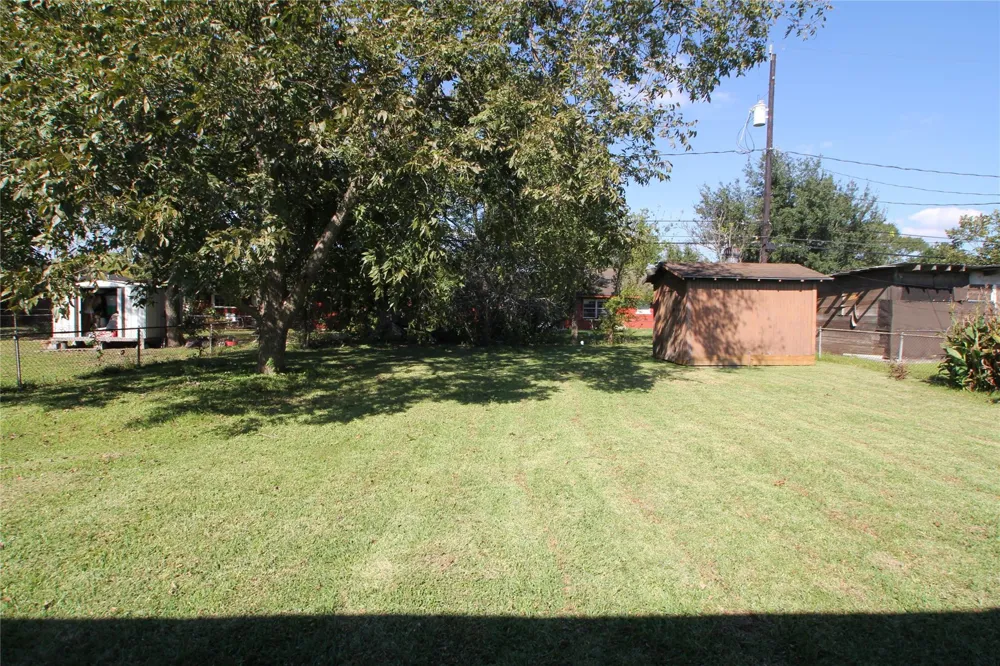 1207 Trimm Avenue Pasadena, TX 77502