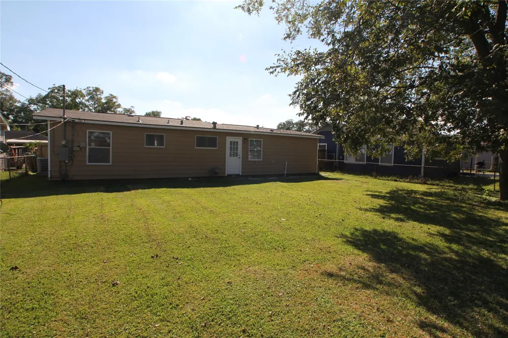 1207 Trimm Avenue Pasadena, TX 77502