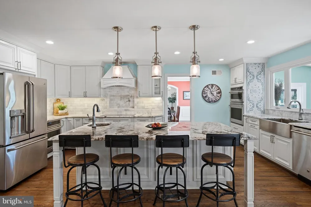 7821 OLD DOMINION DRIVE Mclean, VA 22102