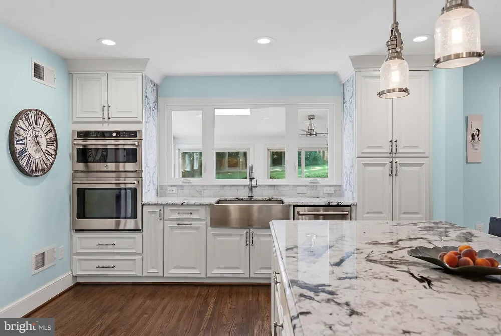 7821 OLD DOMINION DRIVE Mclean, VA 22102