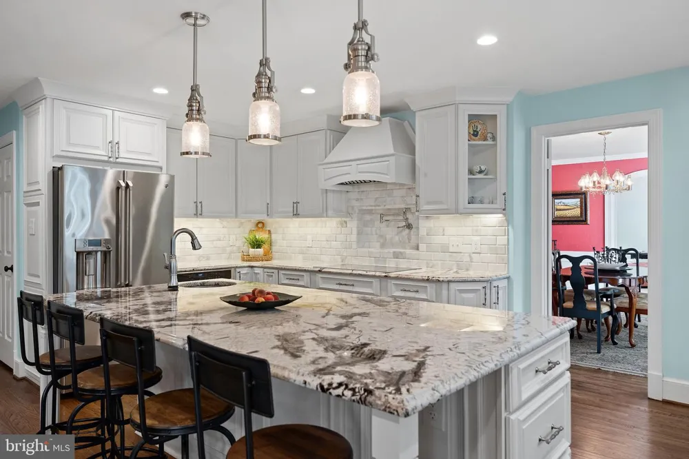 7821 OLD DOMINION DRIVE Mclean, VA 22102
