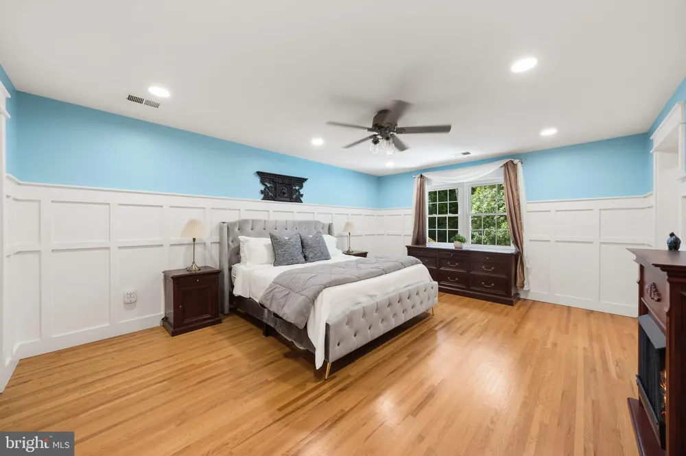 7821 OLD DOMINION DRIVE Mclean, VA 22102