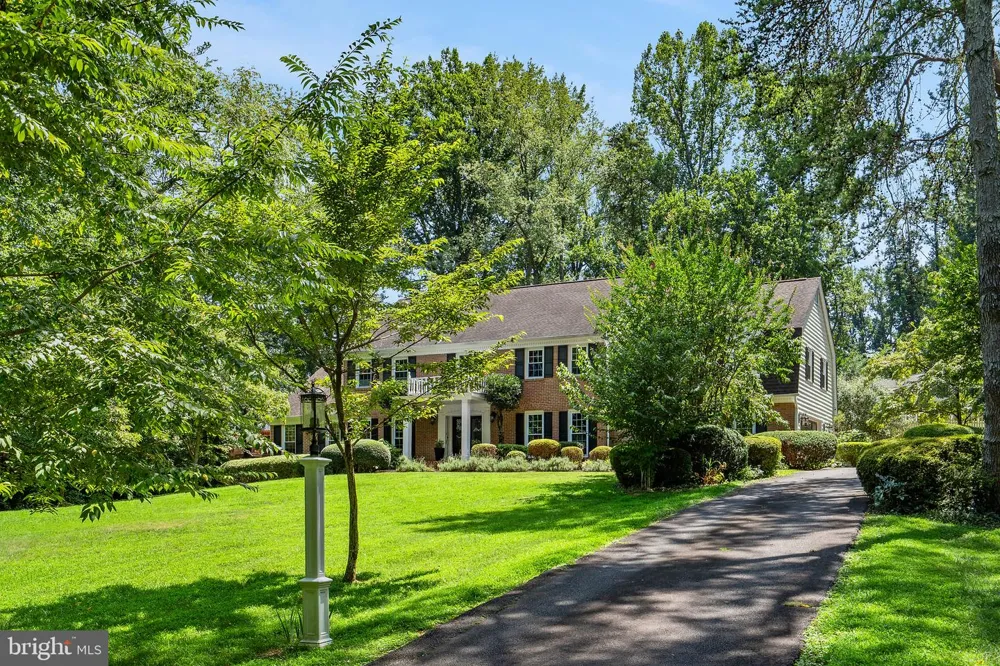 7821 OLD DOMINION DRIVE Mclean, VA 22102