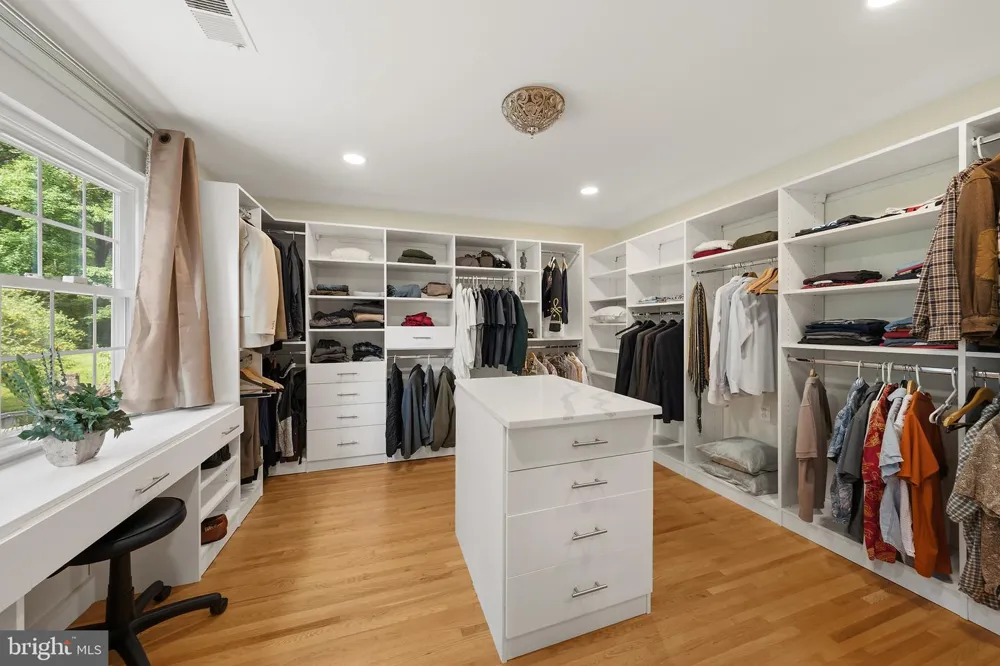 7821 OLD DOMINION DRIVE Mclean, VA 22102