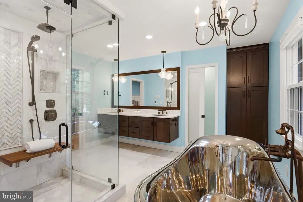 7821 OLD DOMINION DRIVE Mclean, VA 22102