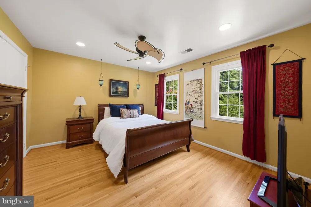 7821 OLD DOMINION DRIVE Mclean, VA 22102