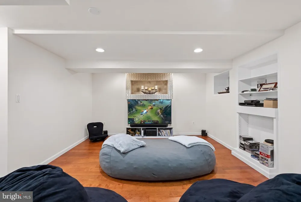 7821 OLD DOMINION DRIVE Mclean, VA 22102