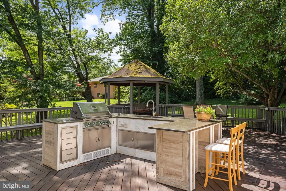 7821 OLD DOMINION DRIVE Mclean, VA 22102
