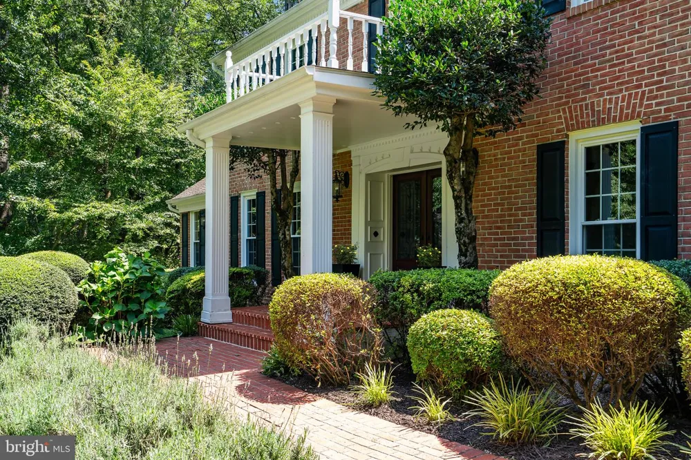 7821 OLD DOMINION DRIVE Mclean, VA 22102