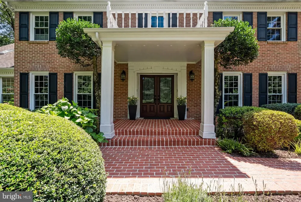 7821 OLD DOMINION DRIVE Mclean, VA 22102