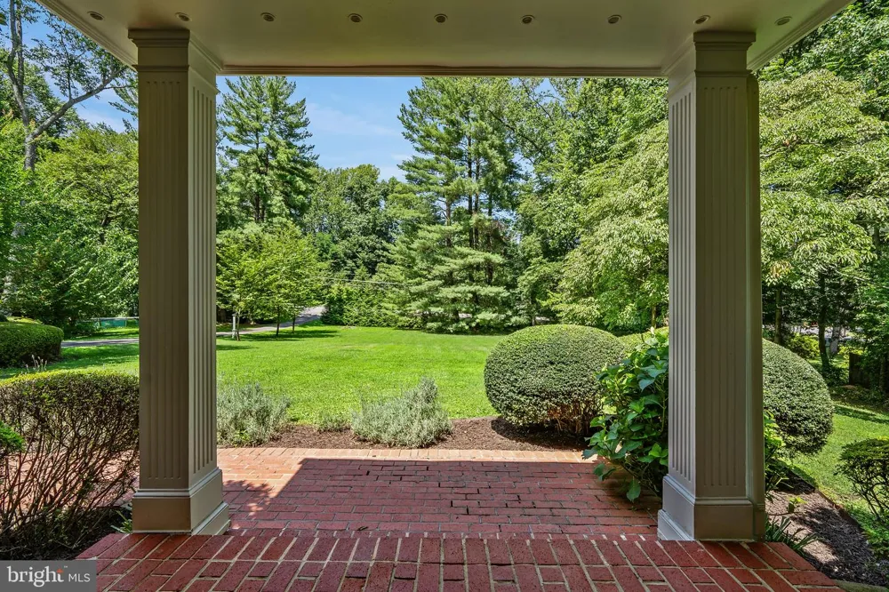 7821 OLD DOMINION DRIVE Mclean, VA 22102