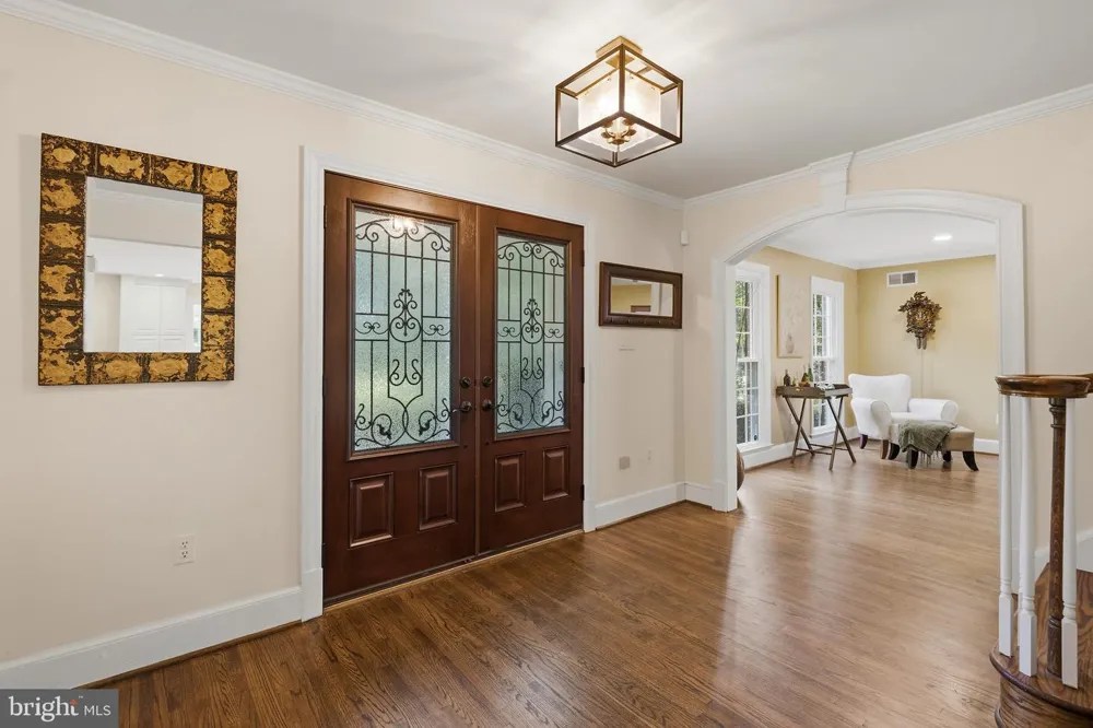 7821 OLD DOMINION DRIVE Mclean, VA 22102