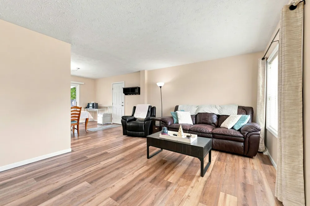 54241 Ridgeview Circle Paw Paw, MI 49079