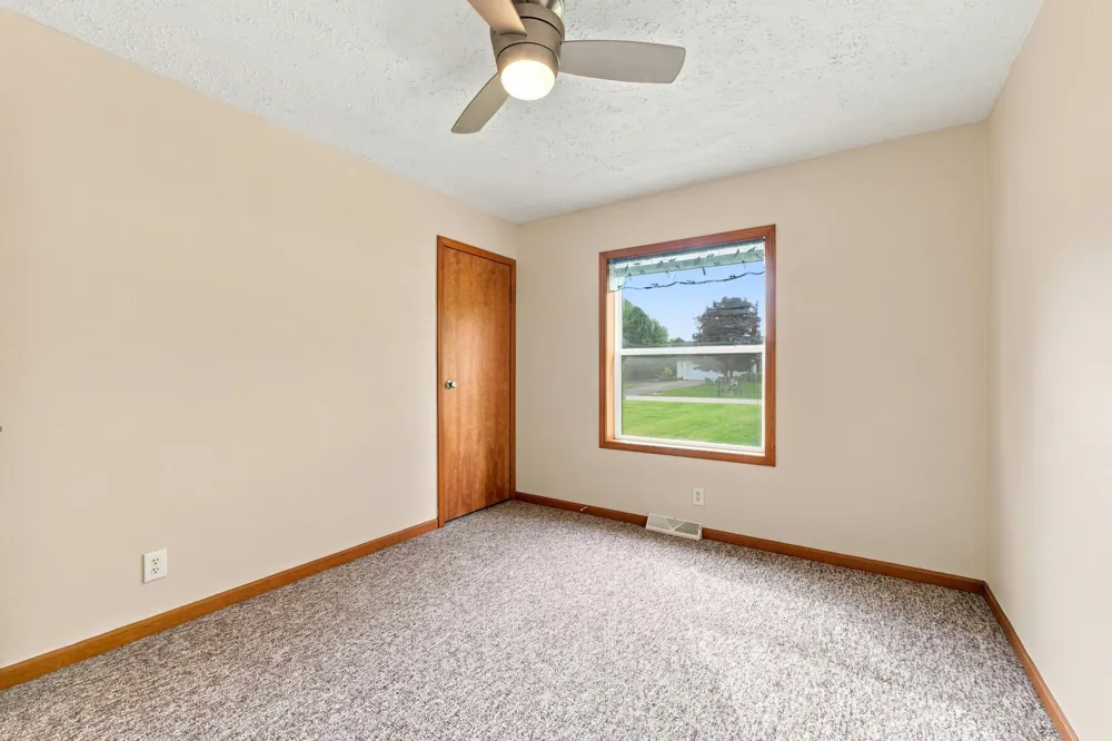 54241 Ridgeview Circle Paw Paw, MI 49079