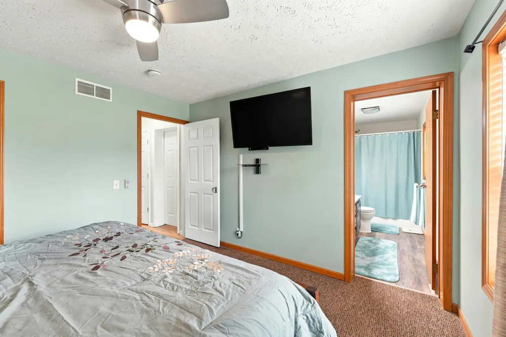 54241 Ridgeview Circle Paw Paw, MI 49079
