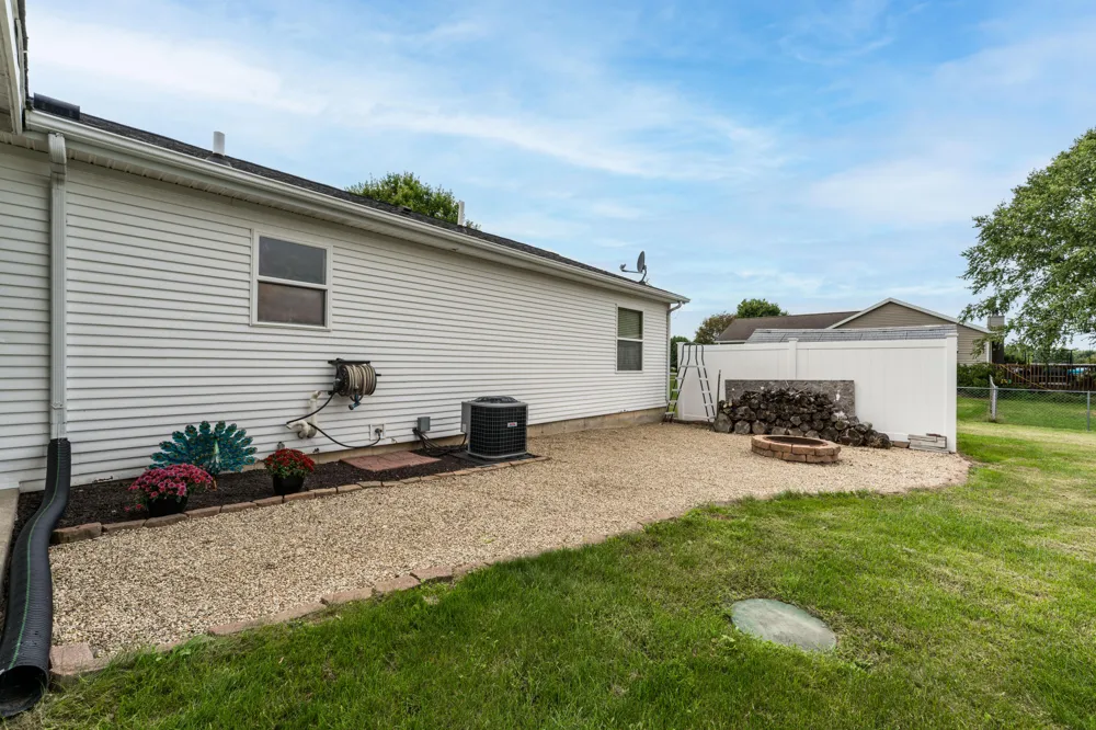 54241 Ridgeview Circle Paw Paw, MI 49079