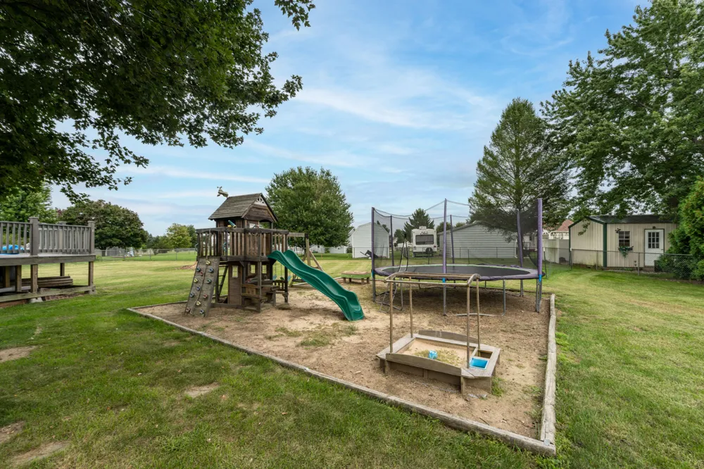 54241 Ridgeview Circle Paw Paw, MI 49079