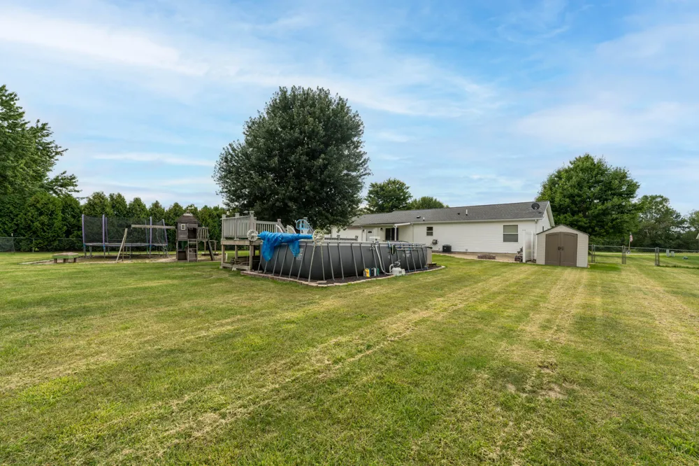 54241 Ridgeview Circle Paw Paw, MI 49079