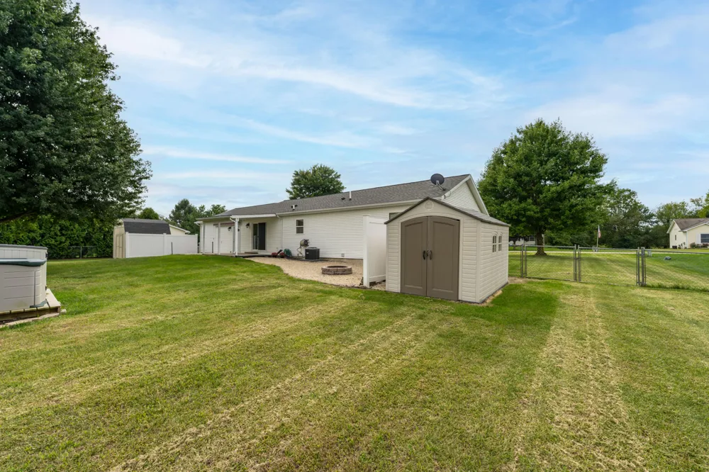 54241 Ridgeview Circle Paw Paw, MI 49079