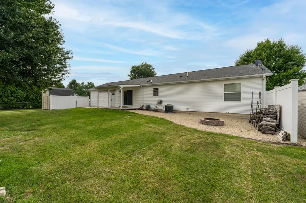 54241 Ridgeview Circle Paw Paw, MI 49079