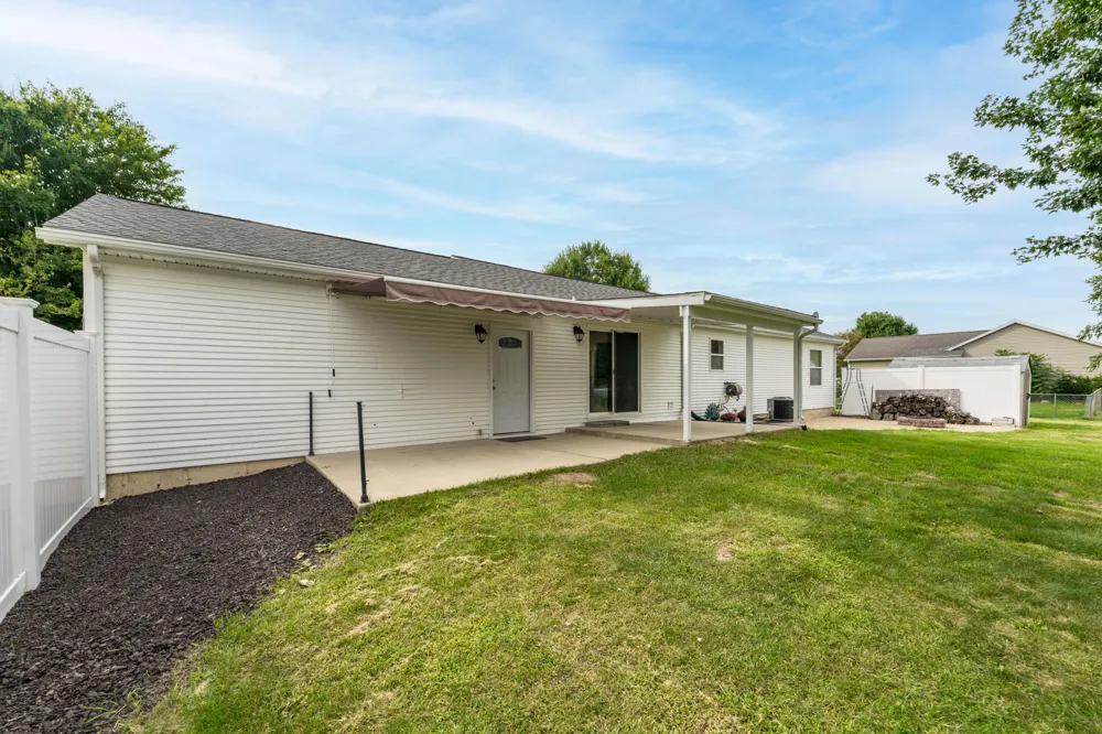 54241 Ridgeview Circle Paw Paw, MI 49079