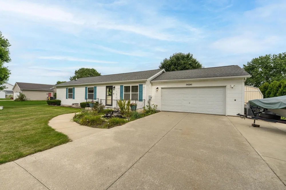 54241 Ridgeview Circle Paw Paw, MI 49079