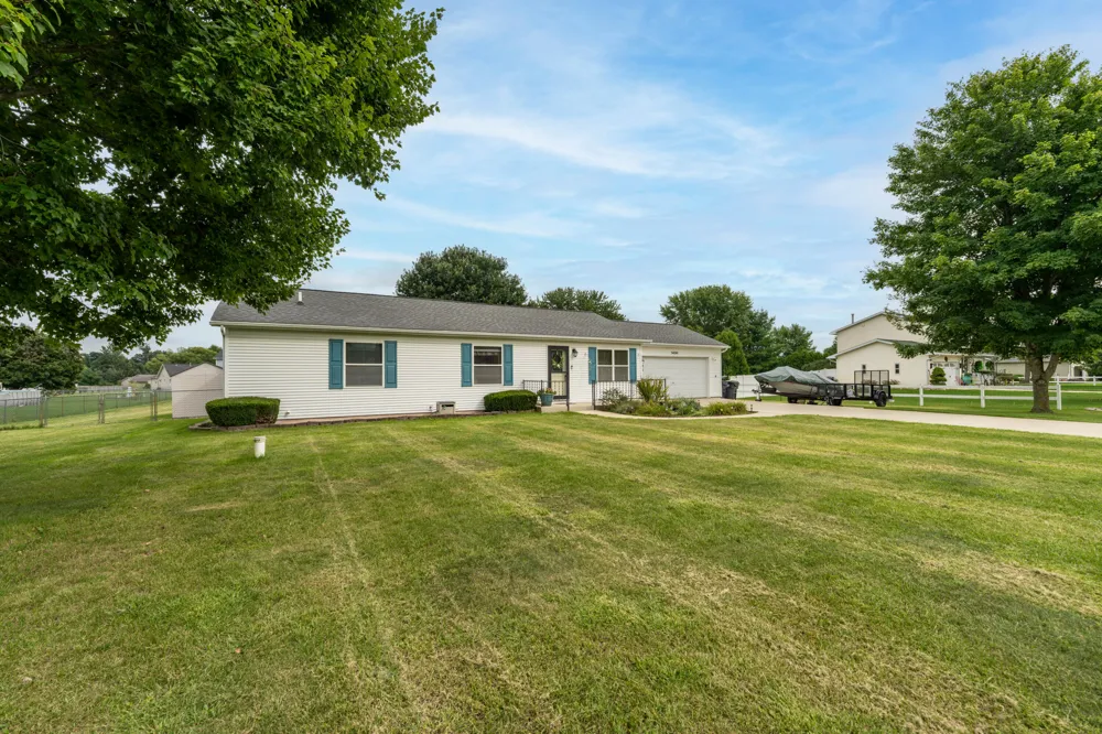 54241 Ridgeview Circle Paw Paw, MI 49079