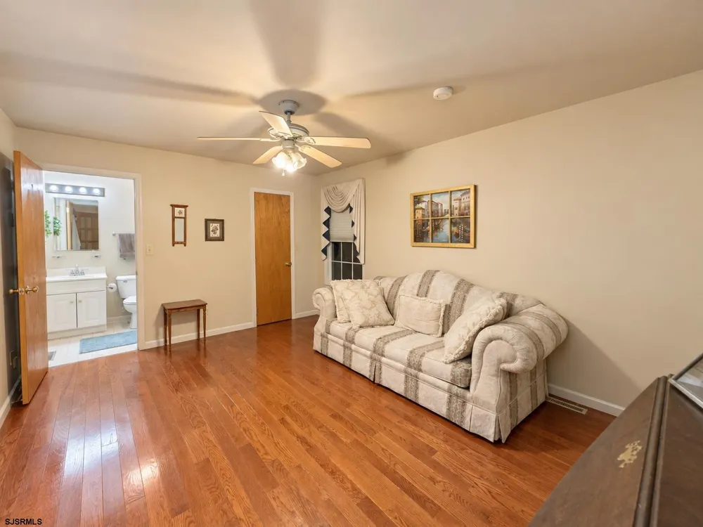4 Canterbury Street Egg Harbor Township, NJ 08234