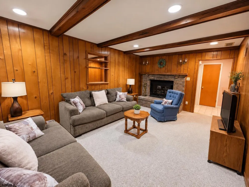 4 Canterbury Street Egg Harbor Township, NJ 08234