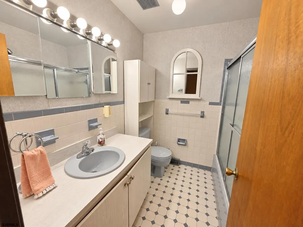 4 Canterbury Street Egg Harbor Township, NJ 08234