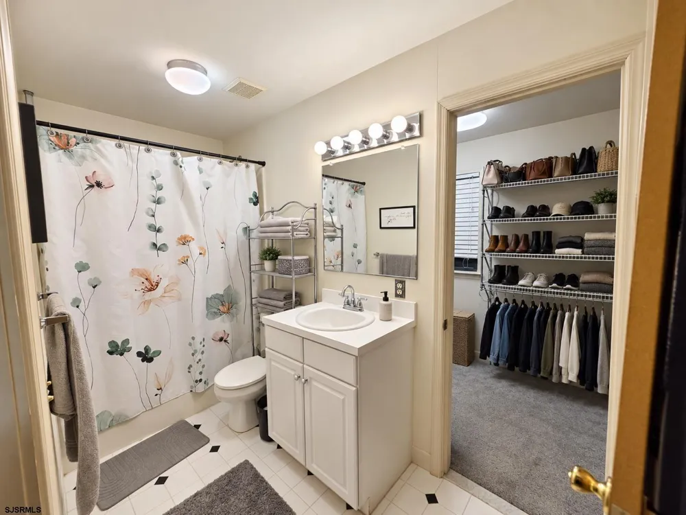 4 Canterbury Street Egg Harbor Township, NJ 08234