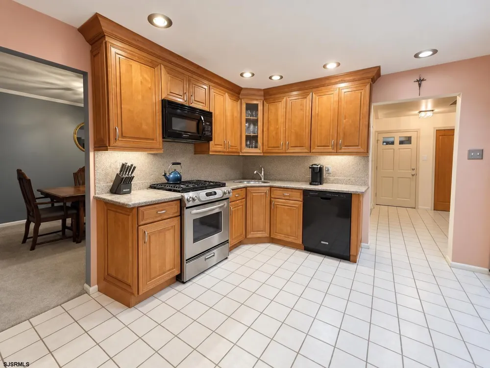 4 Canterbury Street Egg Harbor Township, NJ 08234