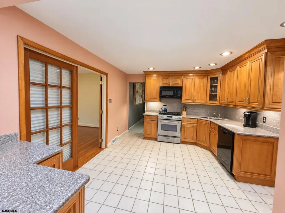 4 Canterbury Street Egg Harbor Township, NJ 08234