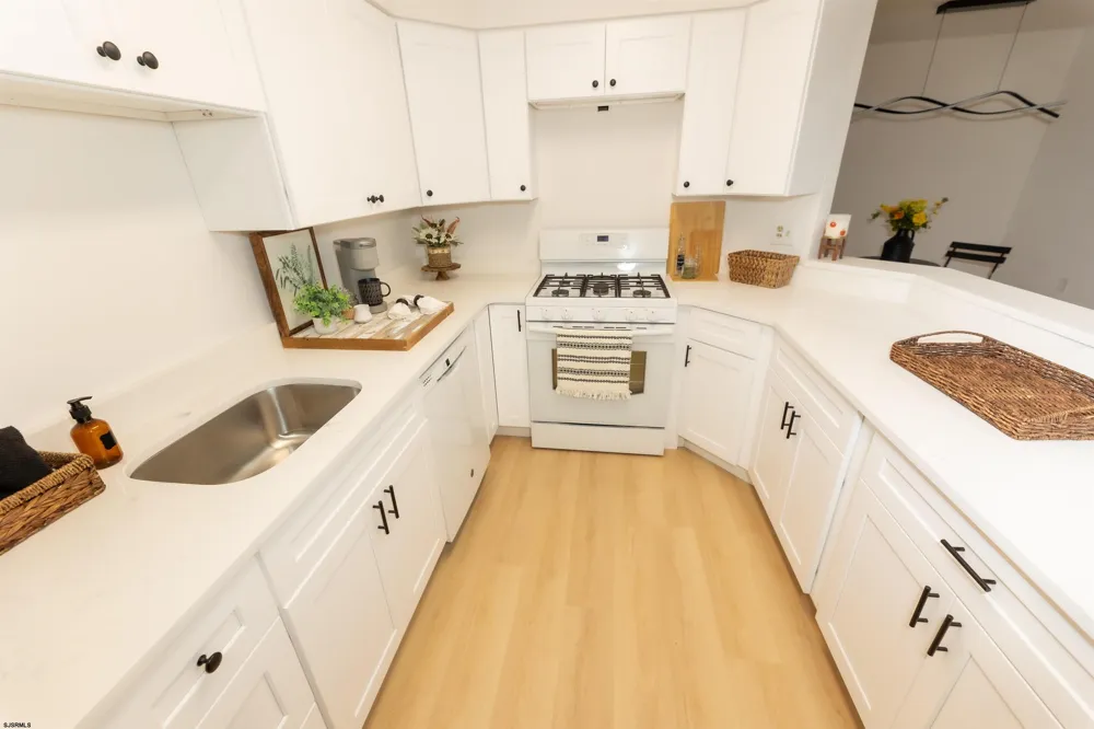 34 Trotters Ln Galloway Township, NJ 08205