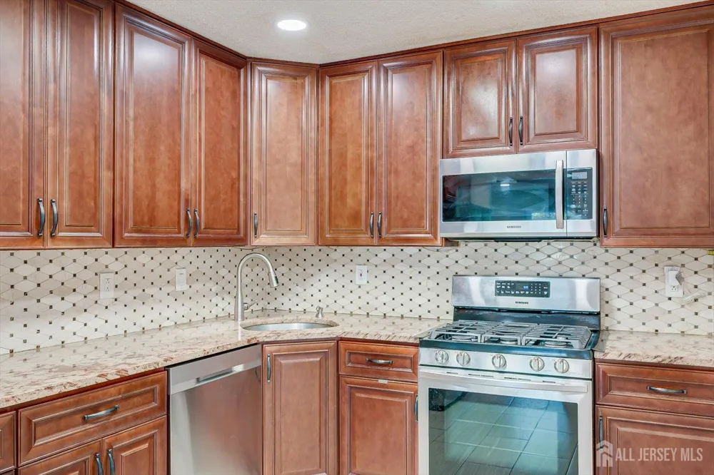 73 Goodwin Drive North Brunswick, NJ 08902