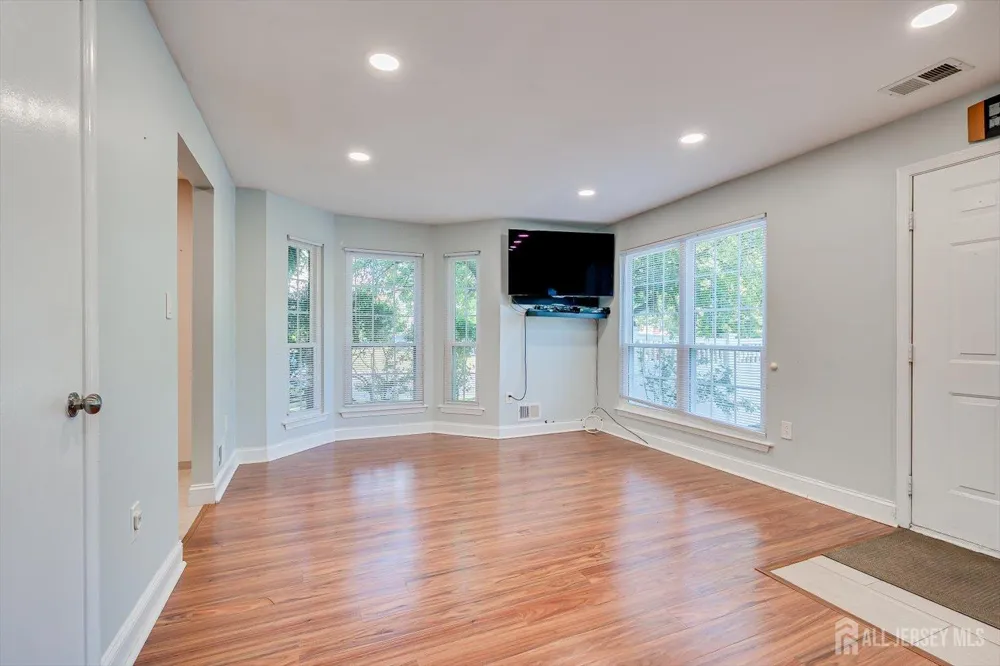 73 Goodwin Drive North Brunswick, NJ 08902