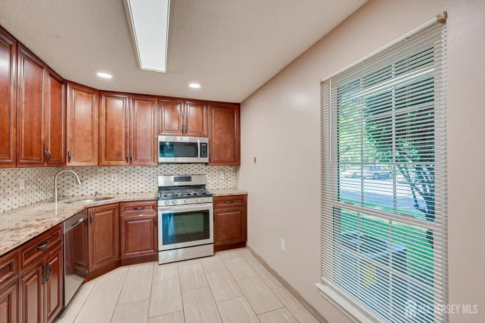 73 Goodwin Drive North Brunswick, NJ 08902