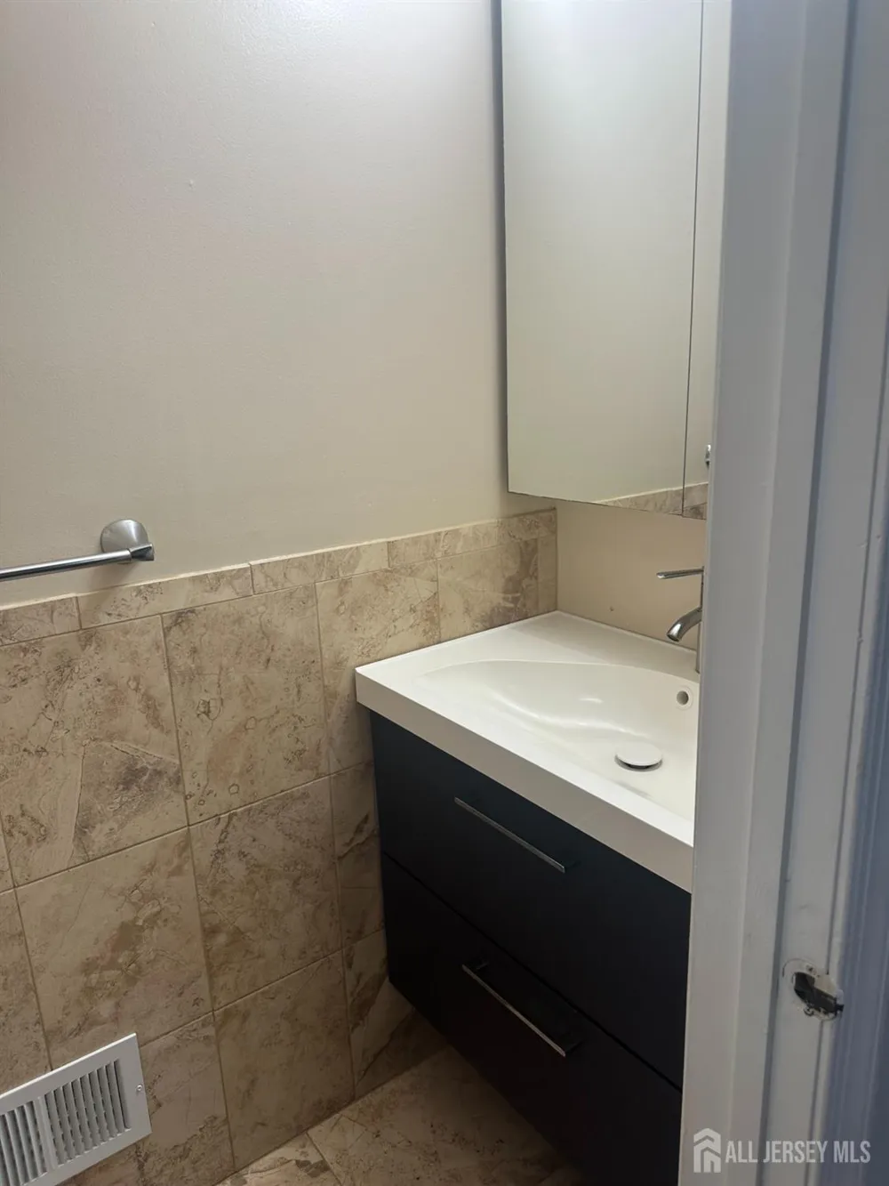 73 Goodwin Drive North Brunswick, NJ 08902