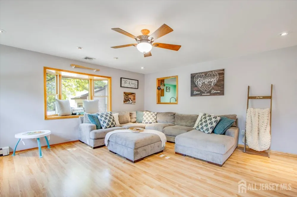 85 Othen Street Edison, NJ 08817