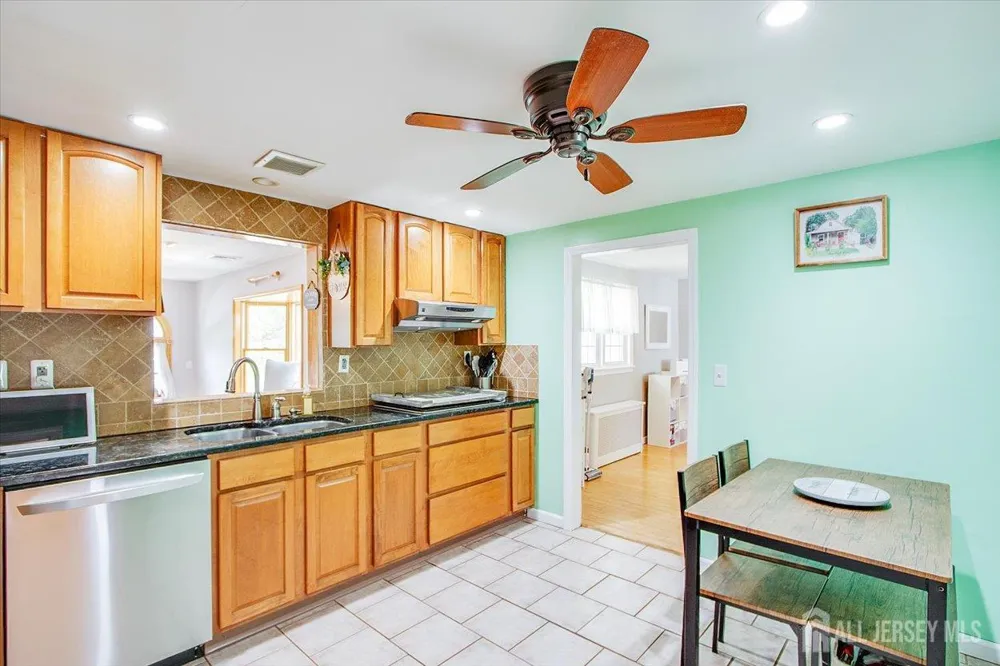 85 Othen Street Edison, NJ 08817