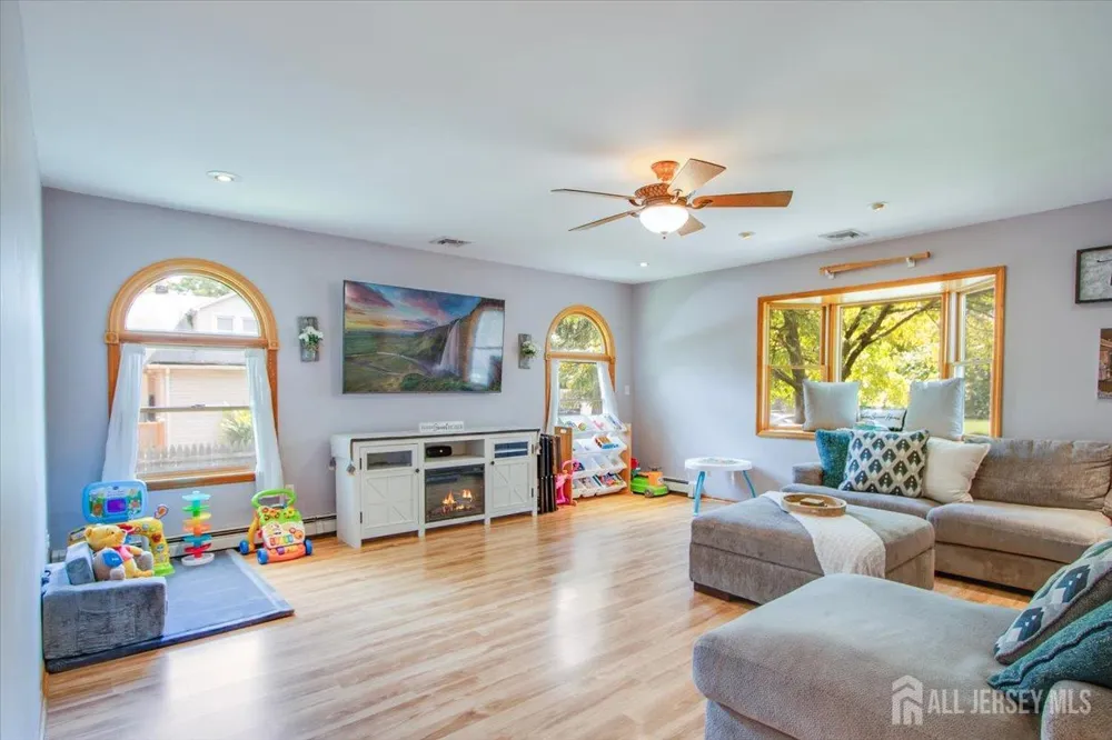 85 Othen Street Edison, NJ 08817