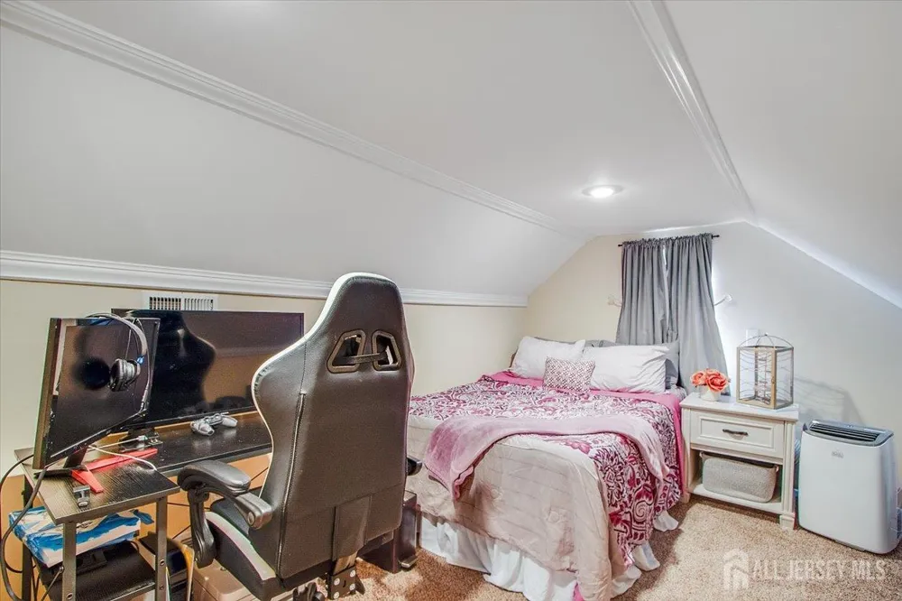 85 Othen Street Edison, NJ 08817