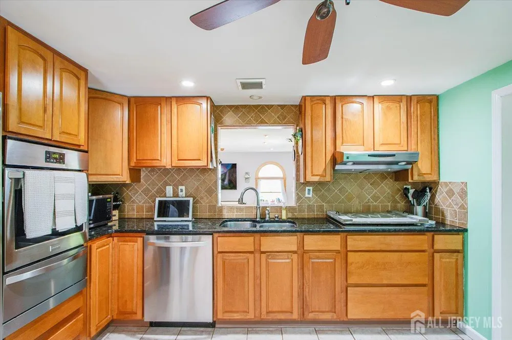85 Othen Street Edison, NJ 08817
