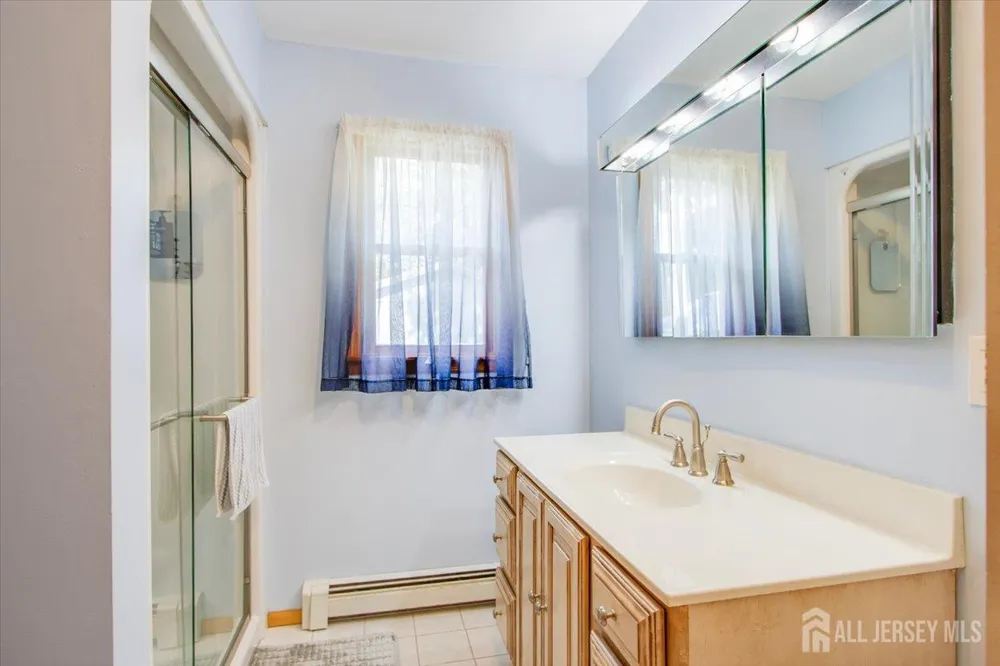 85 Othen Street Edison, NJ 08817
