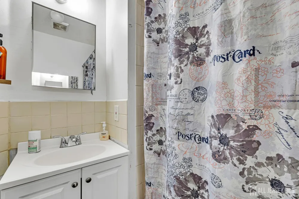 402 Holly Drive Perth Amboy, NJ 08861
