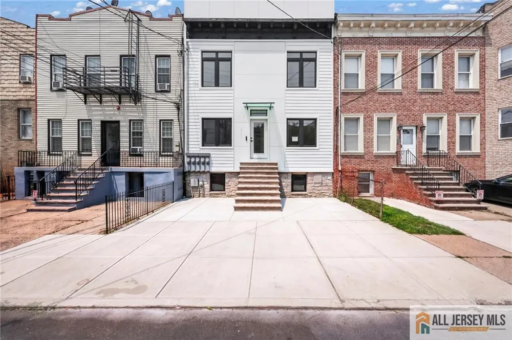 291 New York Avenue #2 Jersey City, NJ 07307