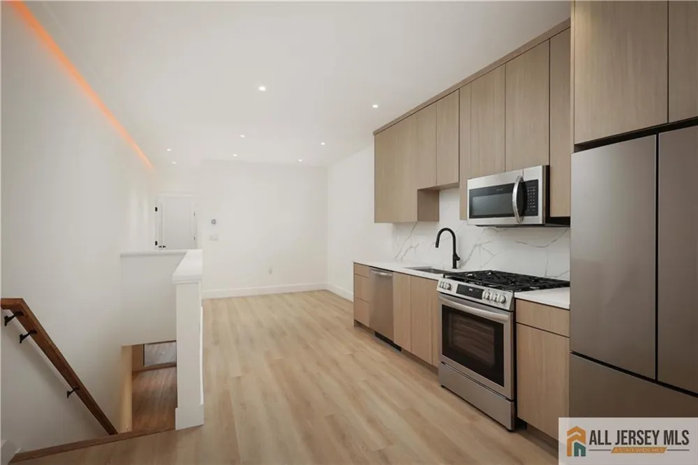 291 New York Avenue #2 Jersey City, NJ 07307
